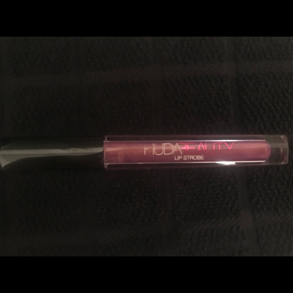 Huda beauty lip strobe- Fearless